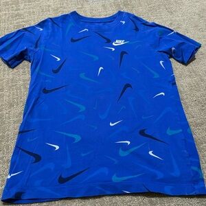 Nike logo print tshirt, youth large